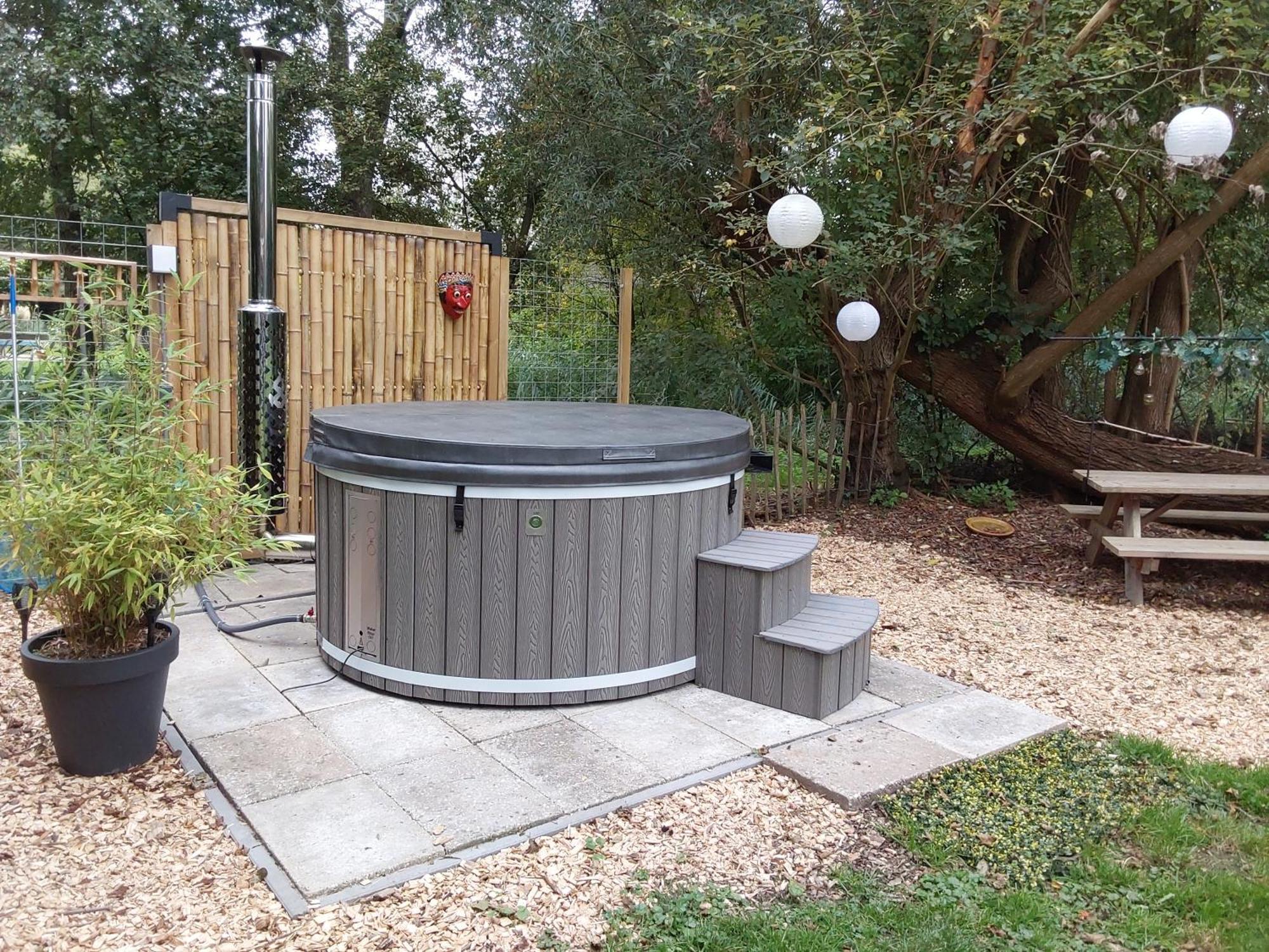 Rumah Senang Wellness Met Hottub En Tuin Ewijk ภายนอก รูปภาพ