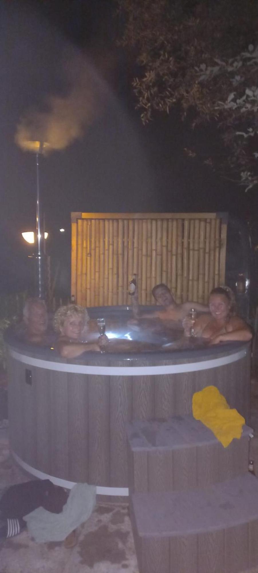 Rumah Senang Wellness Met Hottub En Tuin Ewijk ภายนอก รูปภาพ
